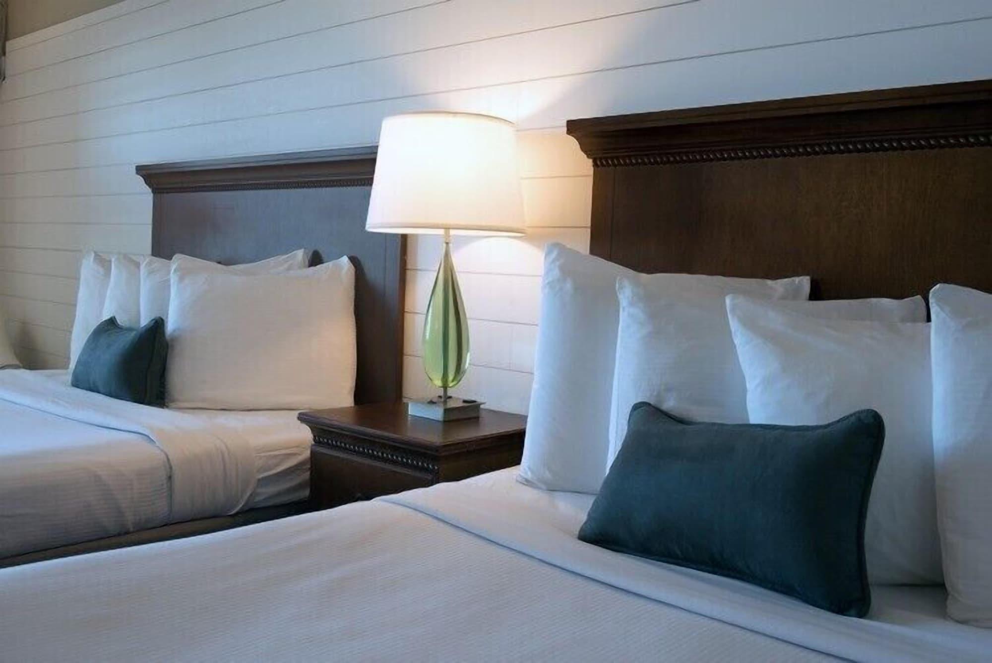Thunderbird Beach Resort Treasure Island Extérieur photo