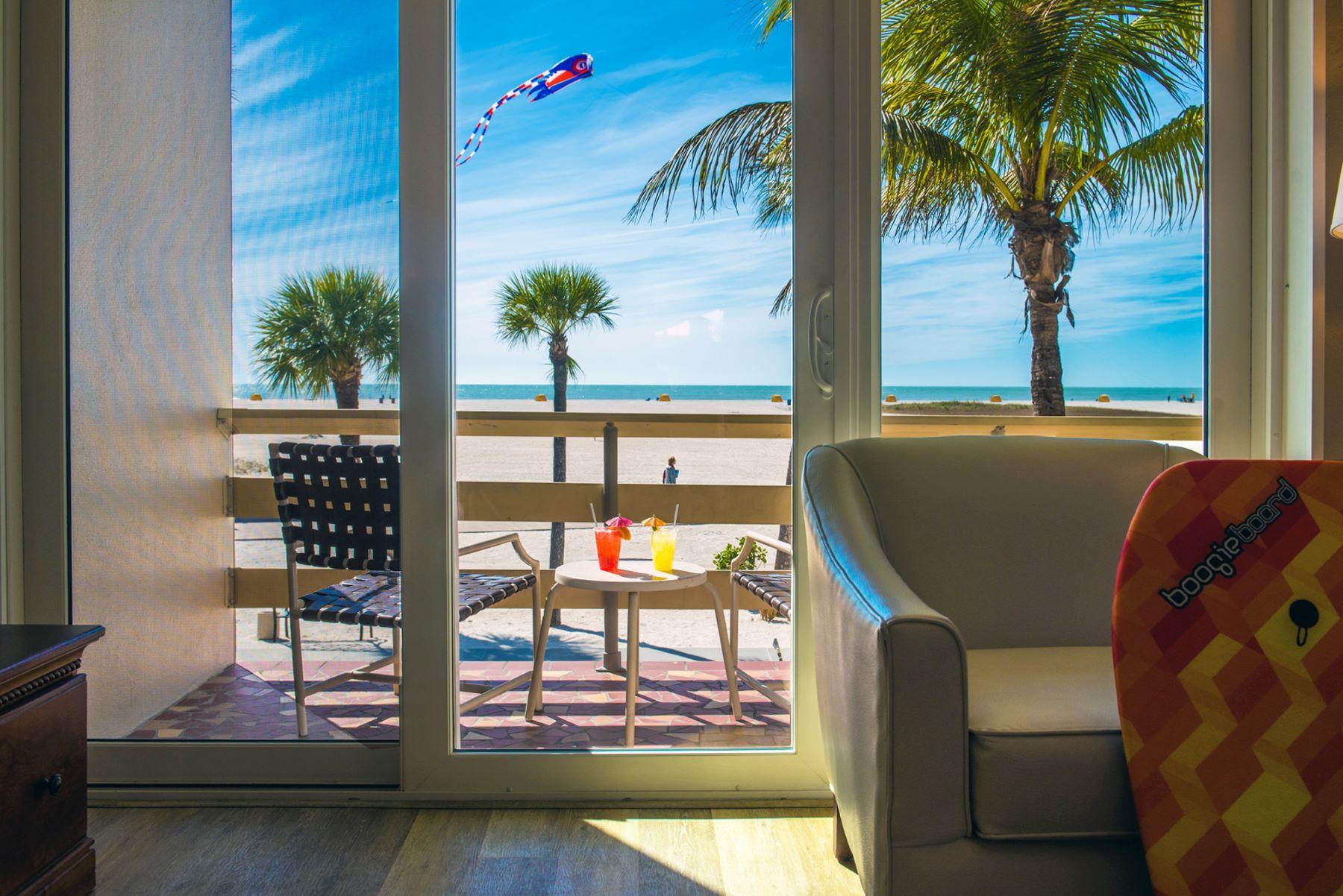 Thunderbird Beach Resort Treasure Island Extérieur photo