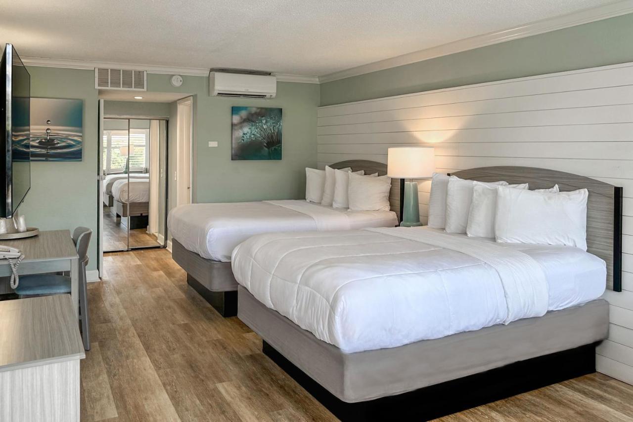 Thunderbird Beach Resort Treasure Island Extérieur photo
