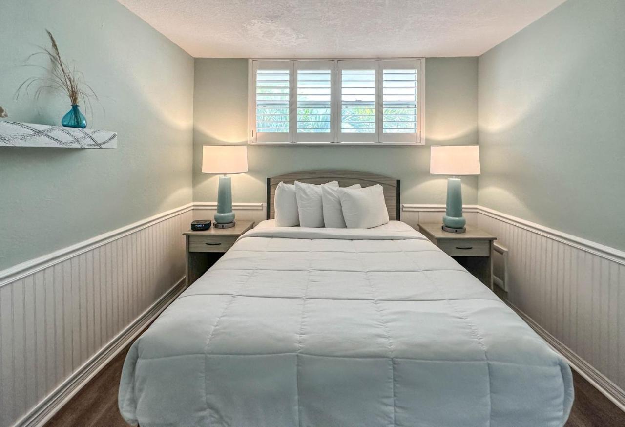 Thunderbird Beach Resort Treasure Island Extérieur photo