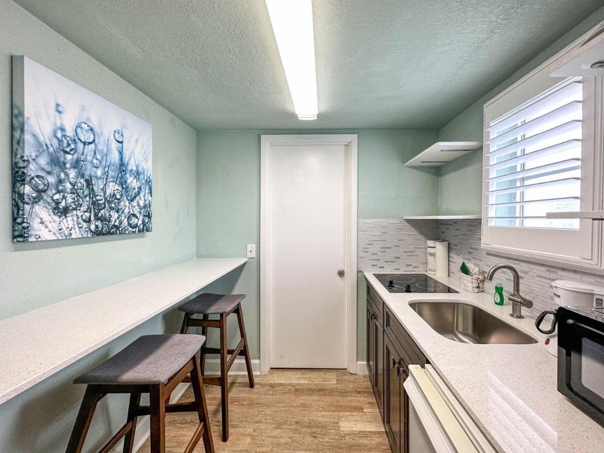 Thunderbird Beach Resort Treasure Island Extérieur photo