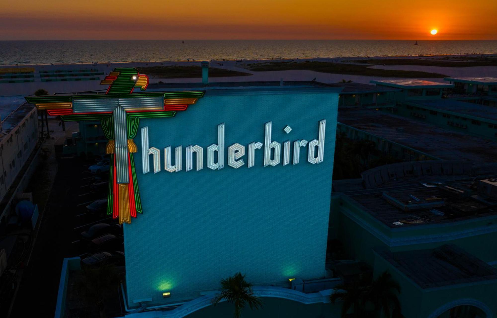 Thunderbird Beach Resort Treasure Island Extérieur photo