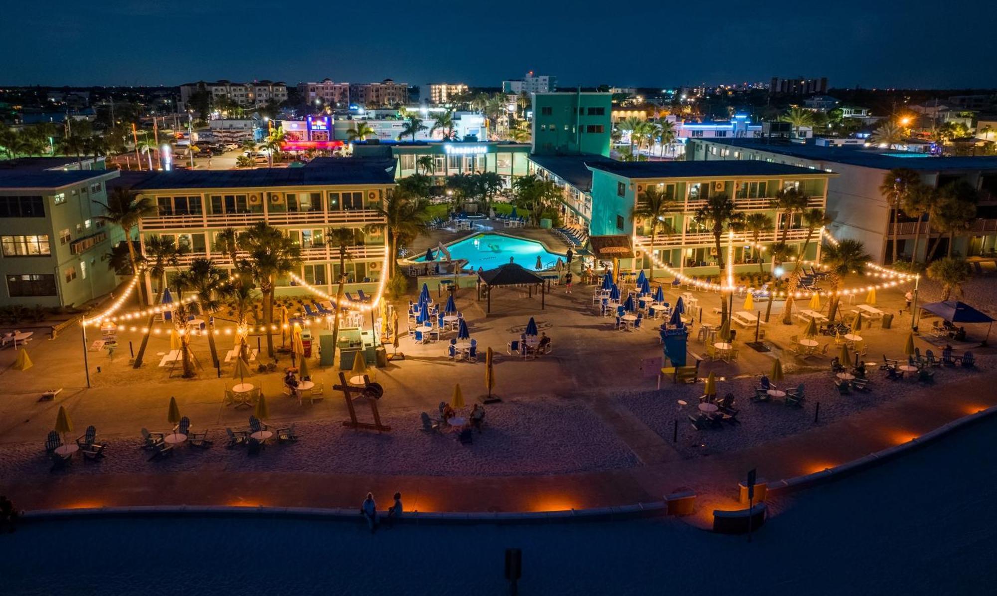 Thunderbird Beach Resort Treasure Island Extérieur photo