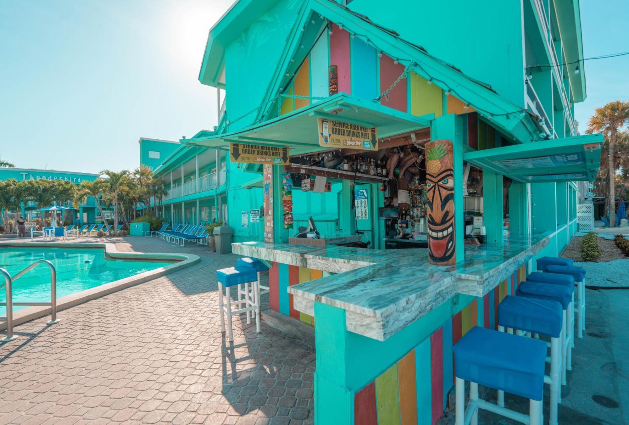 Thunderbird Beach Resort Treasure Island Extérieur photo