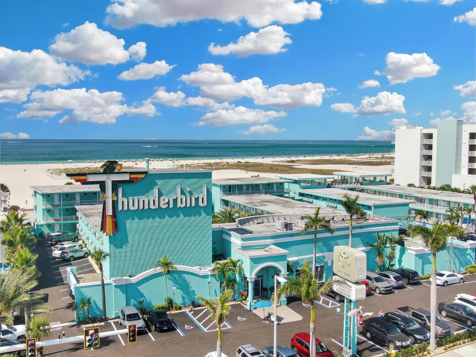 Thunderbird Beach Resort Treasure Island Extérieur photo
