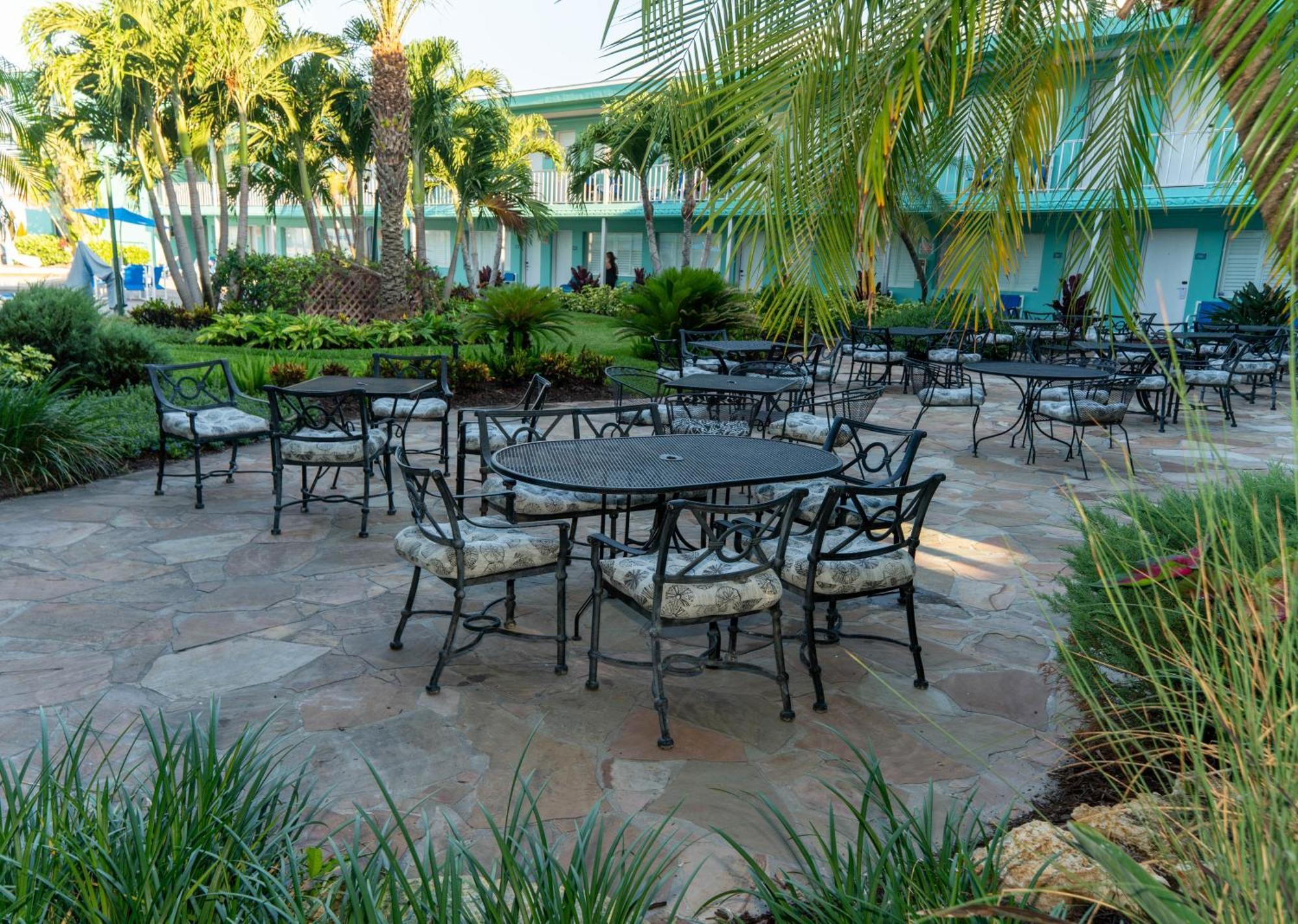 Thunderbird Beach Resort Treasure Island Extérieur photo