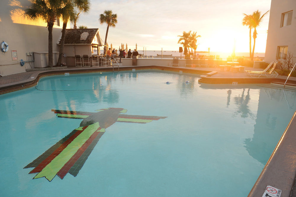 Thunderbird Beach Resort Treasure Island Extérieur photo