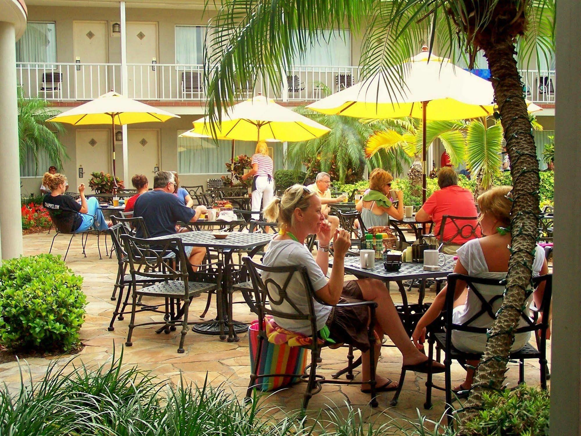 Thunderbird Beach Resort Treasure Island Extérieur photo